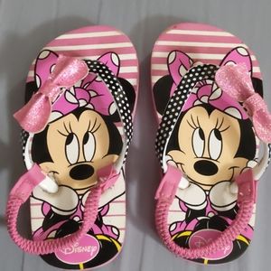 Minnie Mouse bow flip flops size 7/8